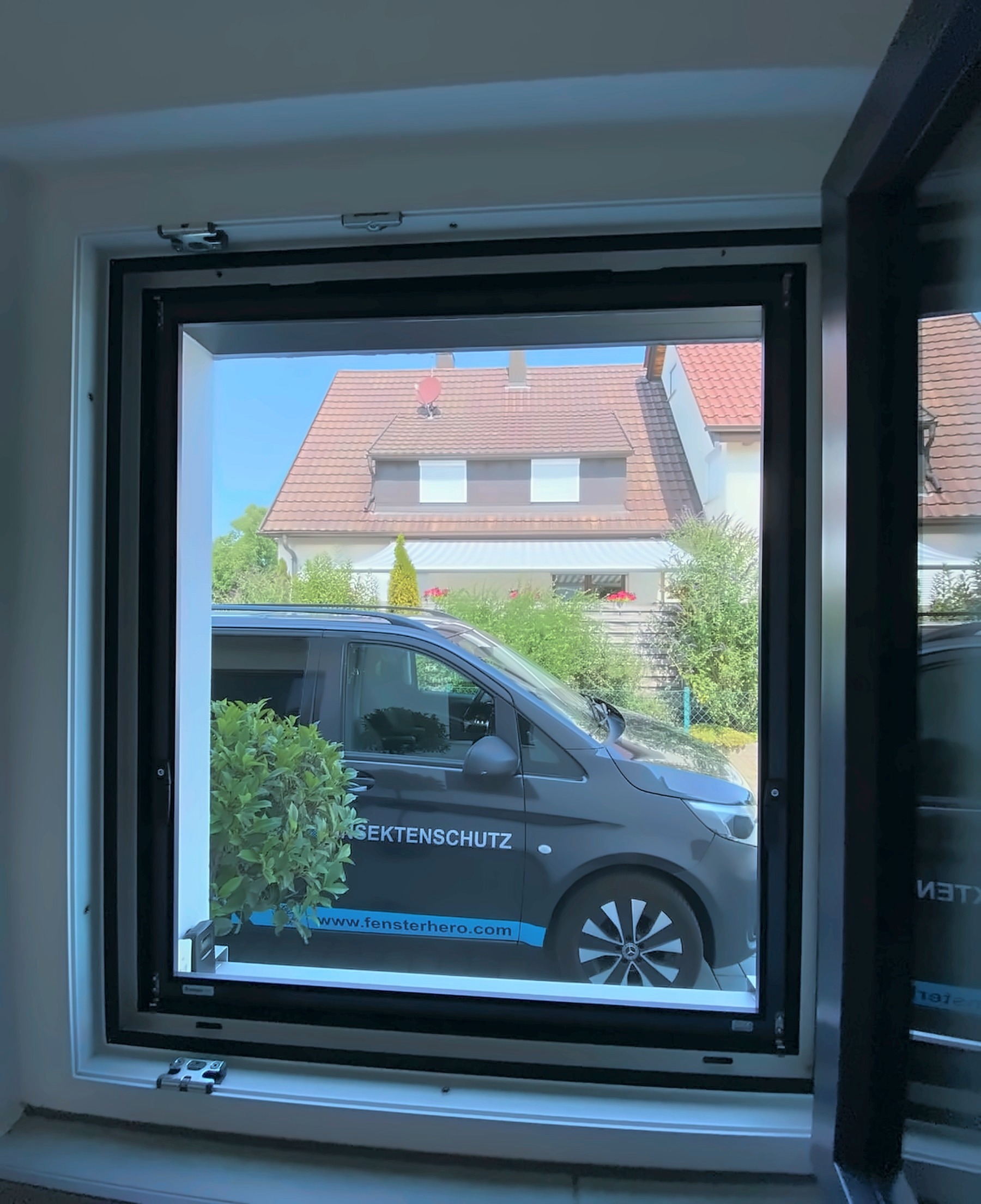 Insektenschutz-Spannrahmen von Neher in Fensterfarbe in Holzgerlingen